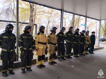 В Мелитополя сотрудники МЧС России отработали слаженность действий при ликвидации условного пожара в областной больнице