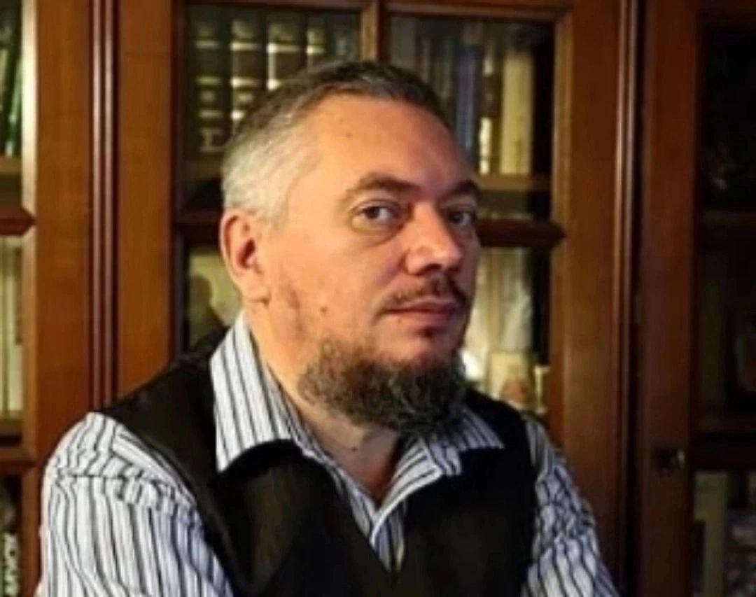 Надо, конечно, заранее и сразу ответить на вопрос: возможно ли обратно пере-перепрошить бывших украинцев, откатить их к заводским настройкам общерусской культуры и цивилизации?