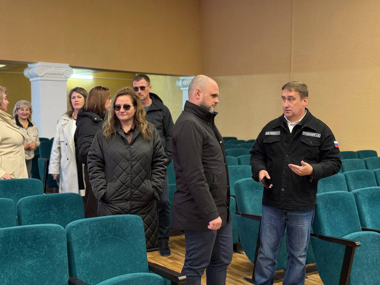 Глава округа Александр Трудоношин показал гостям из Инкермана масштабные объекты ремонта и благоустройства Глава округа Александр Трудоношин показал гостям из Инкермана масштабные объекты ремонта и благоустройства