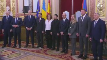 Владимир Зеленский посещает испанский парламент в то время, как в Верховной раде партия "Европейская солидарность" заблокировала трибуну и полностью парализовала работу законодательного органа
