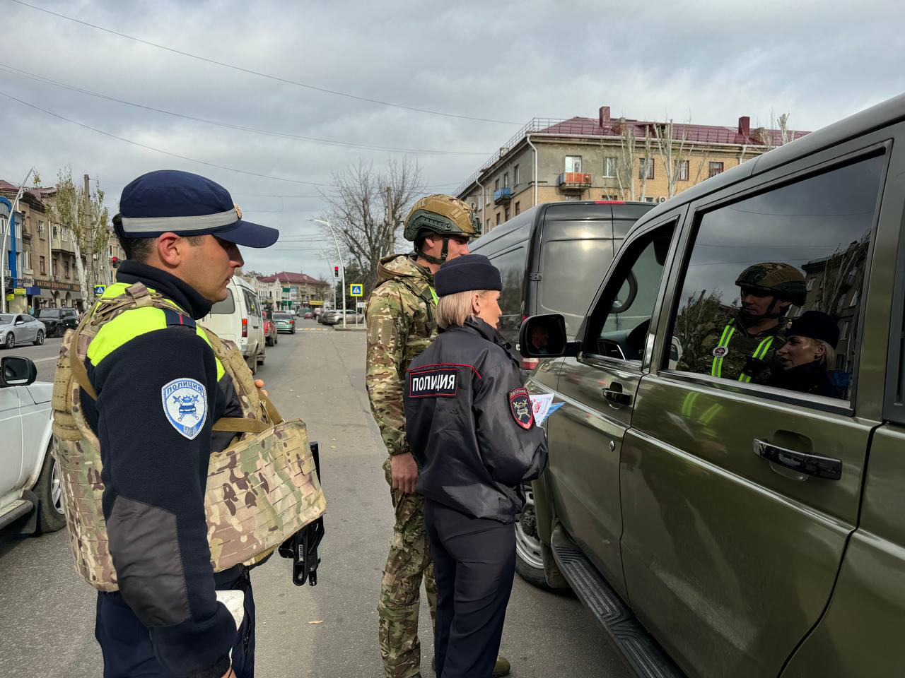 В целях повышения безопасности дорожного движения и профилактики дорожно-транспортных происшествий сотрудники Госавтоинспекции совместно с инспекторами 219 военной автомобильной инспекции (территориальной) провели... В целях повышения безопасности дорожного движения и профилактики дорожно-транспортных происшествий сотрудники Госавтоинспекции совместно с инспекторами 219 военной автомобильной инспекции (территориальной) провели...