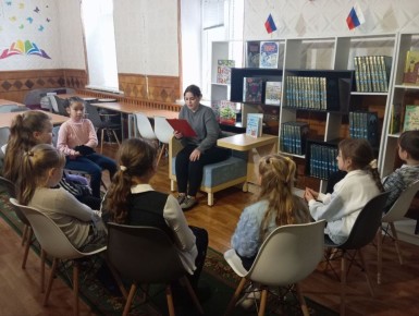 18 ноября в России отмечают День Рождения Деда Мороза — символа Нового года и зимнего волшебства