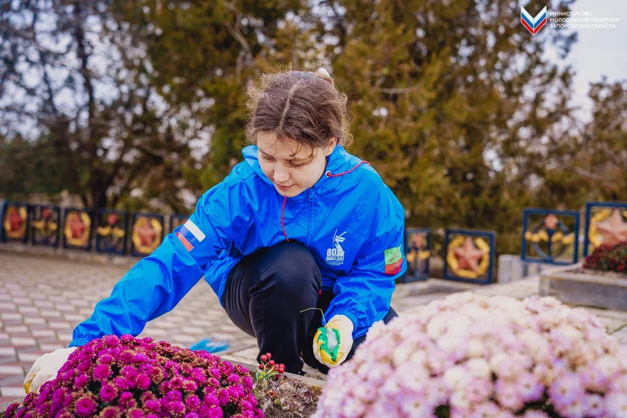 Оберегая историю: «Волонтеры Победы» провели субботник на мемориале в селе Тихоновка Оберегая историю: «Волонтеры Победы» провели субботник на мемориале в селе Тихоновка