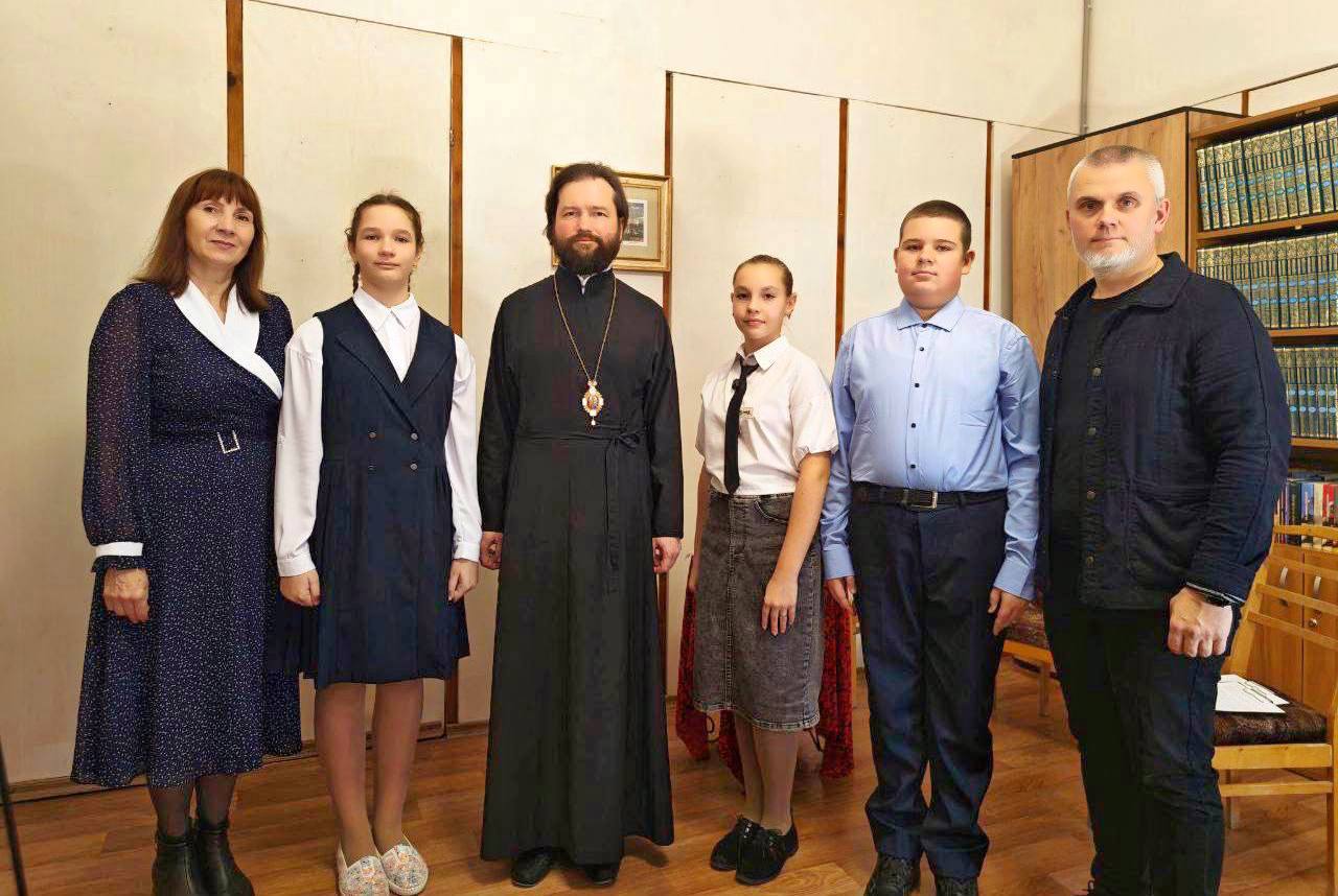 Анна Хорошун: Продолжается сотрудничество Бердянской гимназии имени новомучеников и исповедников Бердянских (директор — Елена Игоревна Фесик) и Православной классической гимназией имени преподобного Серафима Саровского...