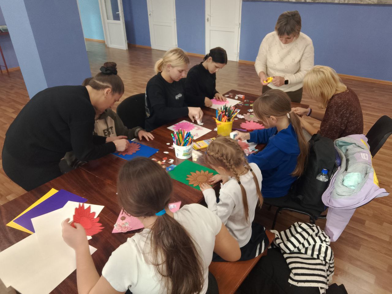 В Розовском СДК прошёл мастер-класс по изготовлению открыток ко Дню матери В Розовском СДК прошёл мастер-класс по изготовлению открыток ко Дню матери