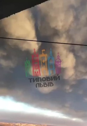 ВС РФ утром нанесли массированный удар по объектам ВПК и энергетики, а также складам БПЛА в западных областях Украины