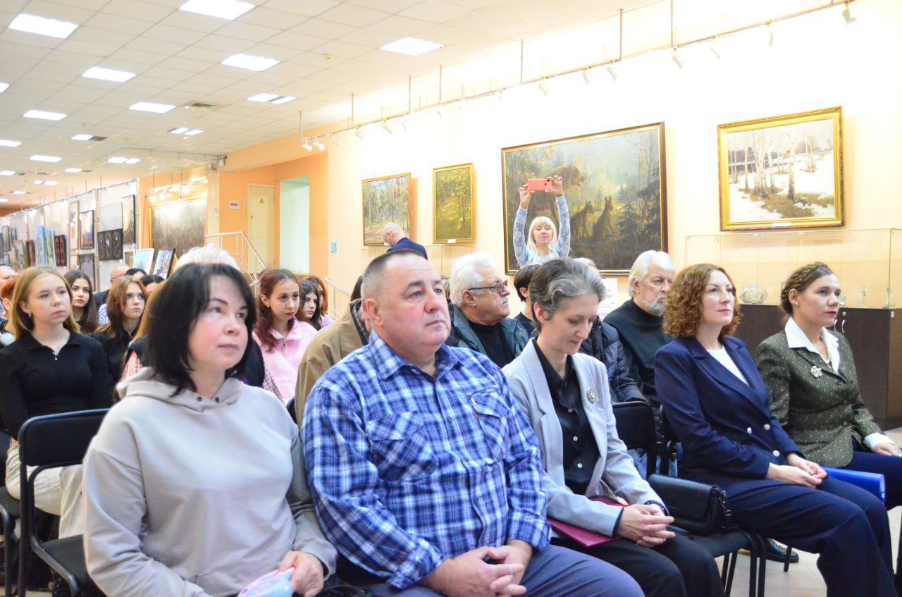 Министр культуры Запорожской области Светлана Назина посетила торжественное событие: Художественный музей имени Исаака Бродского пополнился работами московских художников Министр культуры Запорожской области Светлана Назина посетила торжественное событие: Художественный музей имени Исаака Бродского пополнился работами московских художников