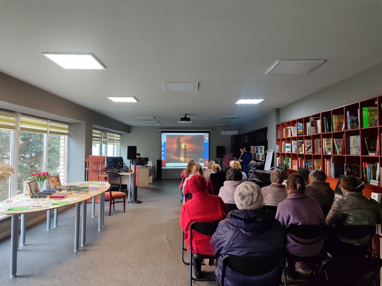 В преддверии Дня матери, который отмечается 30 ноября, а также в рамках празднования Дня сыновей (22 ноября), в Черниговской центральной библиотеке прошла литературно-музыкальная встреча под названием «Тепло сердец для милых... В преддверии Дня матери, который отмечается 30 ноября, а также в рамках празднования Дня сыновей (22 ноября), в Черниговской центральной библиотеке прошла литературно-музыкальная встреча под названием «Тепло сердец для милых...