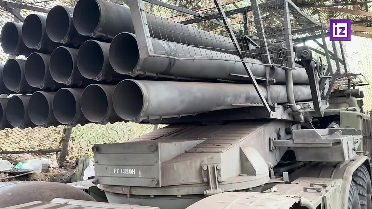 Расчёт РСЗО "Ураган" 58-й армии группировки "Днепр" нанёс удар по позициям ВСУ в районе Малой Токмачки в Запорожской области, обеспечив продвижение российских штурмовых групп