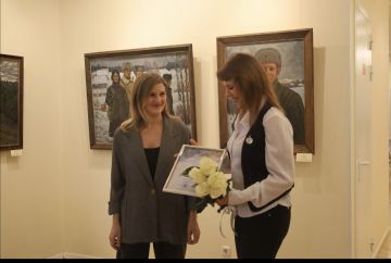 Алевтина Анатольевна Криванова из Бердянска представила межрегиональный проект «И помнит мир спасённый» в Великом Новгороде!