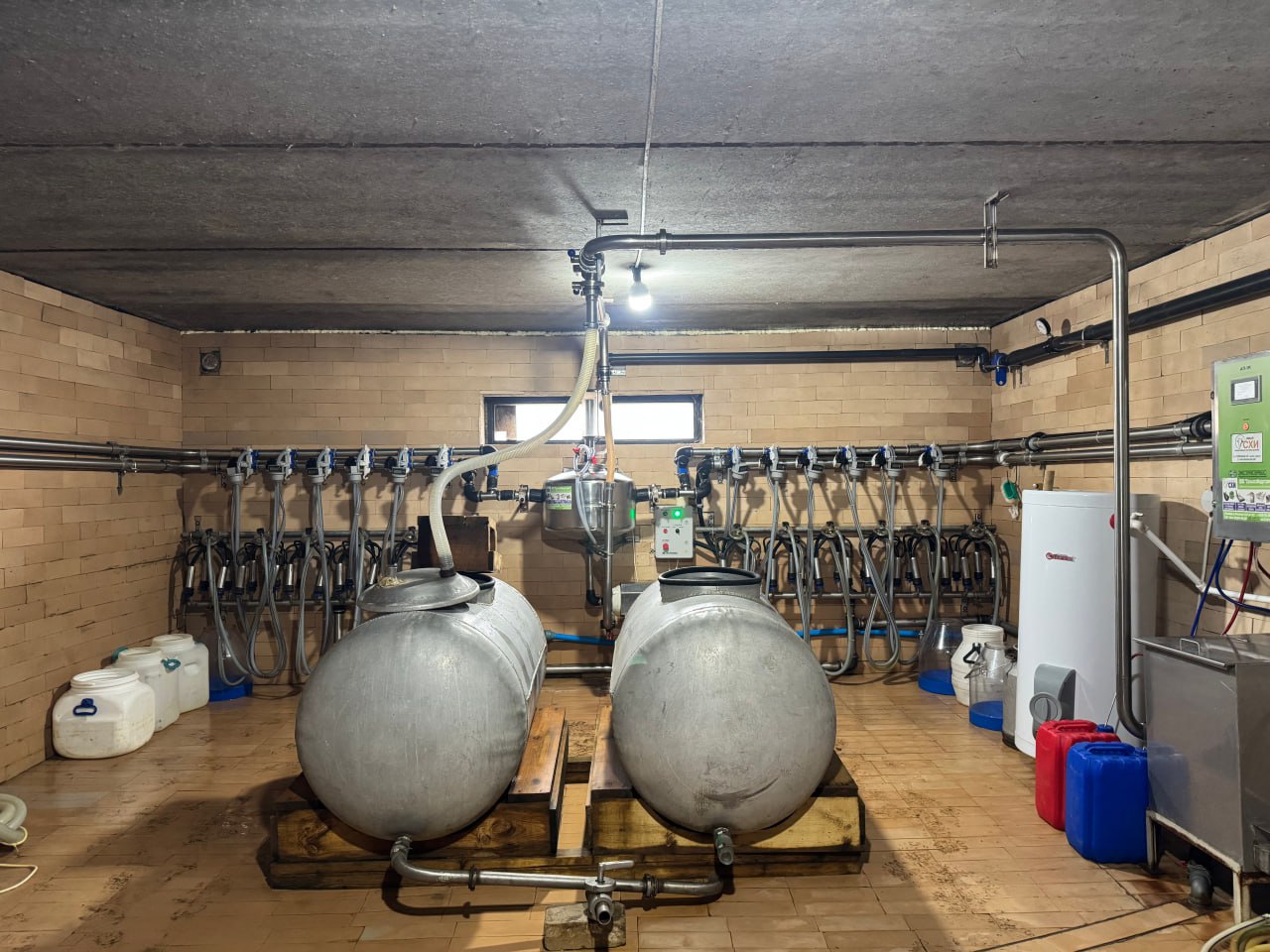 Арсен Арзиев с рабочим визитом посетил предприятие в Запорожской области Арсен Арзиев с рабочим визитом посетил предприятие в Запорожской области