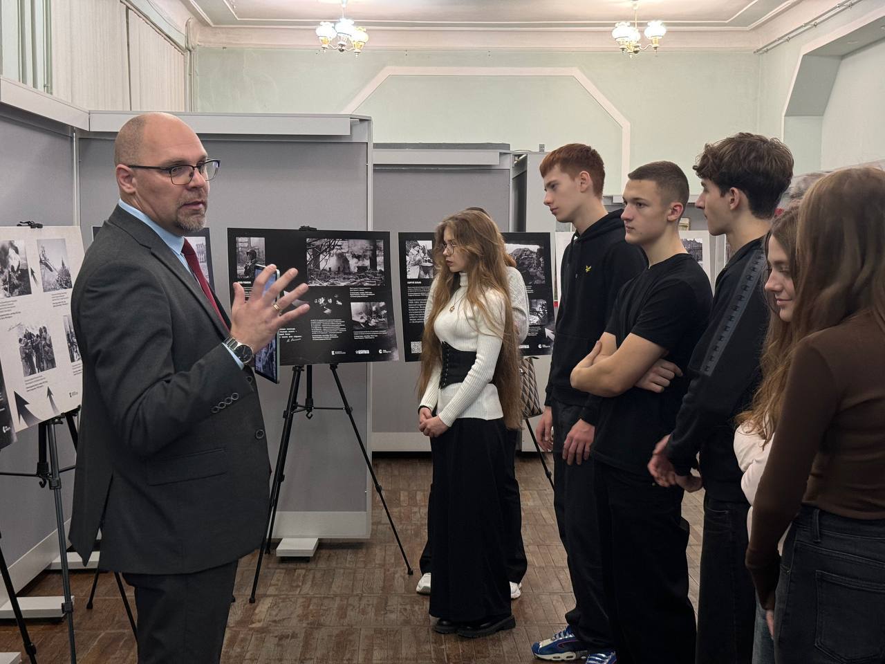 Фотодокументальная выставка «Отражение: 1941–1945» в Мелитопольском городском краеведческом музее Фотодокументальная выставка «Отражение: 1941–1945» в Мелитопольском городском краеведческом музее