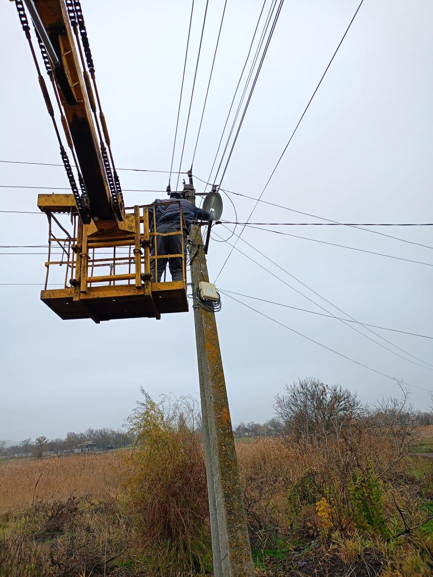 Аварийно-восстановительная бригада из Ингушетии восстанавливает уличное освещение в Молочанске Аварийно-восстановительная бригада из Ингушетии восстанавливает уличное освещение в Молочанске