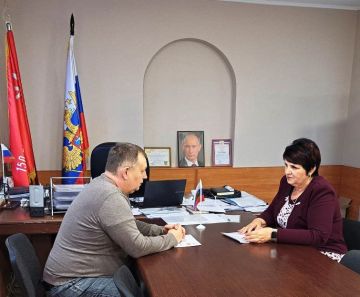 Председатель территориальной избирательной комиссии №12 Пологовского муниципального округа провела встречу с Главой Пологовского МО Алексеем Александровичем Салминым