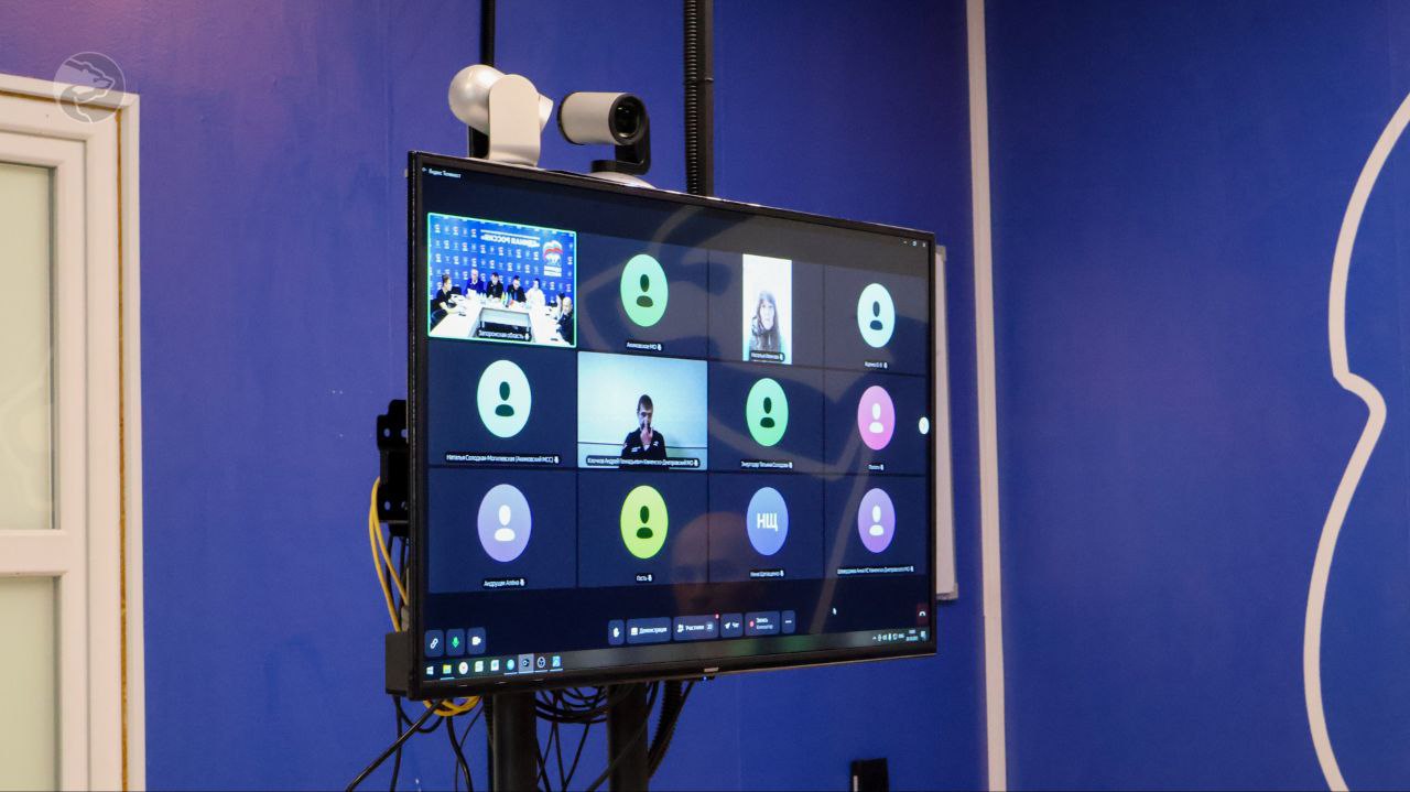 В Запорожской области региональный совет сторонников «Единой России» провёл селекторное совещание с Центральным советом сторонников В Запорожской области региональный совет сторонников «Единой России» провёл селекторное совещание с Центральным советом сторонников