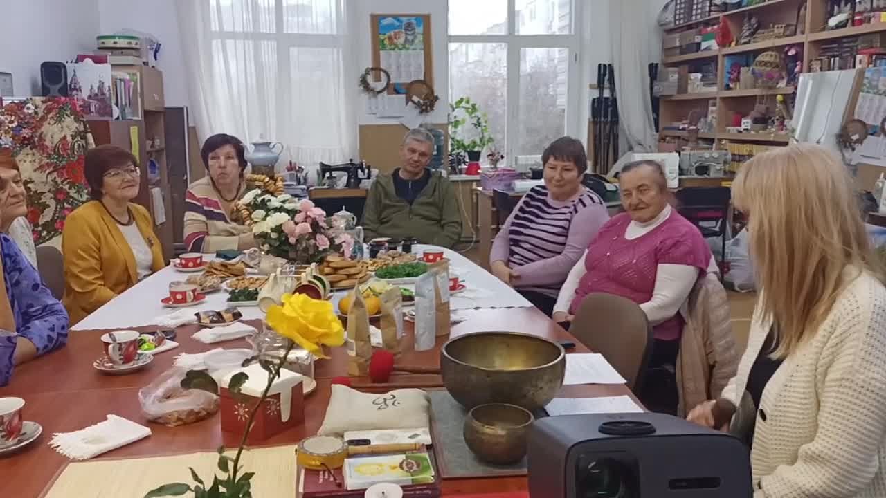 Мы за чаем не скучаем. 19.11.2025 г. в ГБУ "Комплексный центр социального обслуживания населения" Министерства труда и социальной политики Запорожской области в рамках нацпроекта «Семья» в отделении активного долголетия...