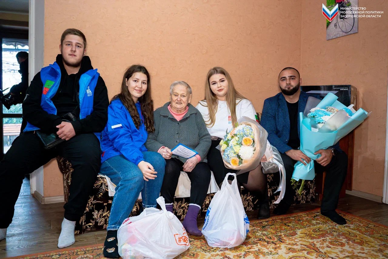 Честь и благодарность: «Волонтёры Победы» поздравили ветерана ВОВ с 96-летием