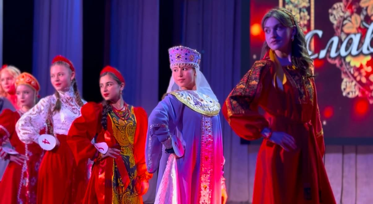Во Дворце культуры железнодорожников прошел конкурс «Мисс Славяночка 2025» Во Дворце культуры железнодорожников прошел конкурс «Мисс Славяночка 2025»