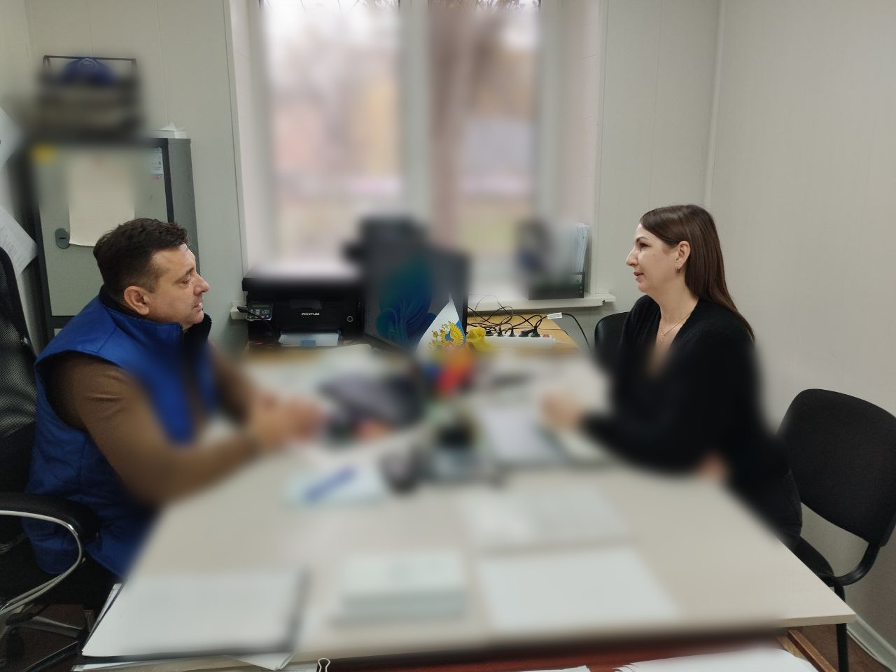 Сегодня председатель территориальной избирательной комиссии №13 провёл рабочую встречу с исполнительным секретарём регионального отделения политической партии "Единая Россия" Анной Мовчан