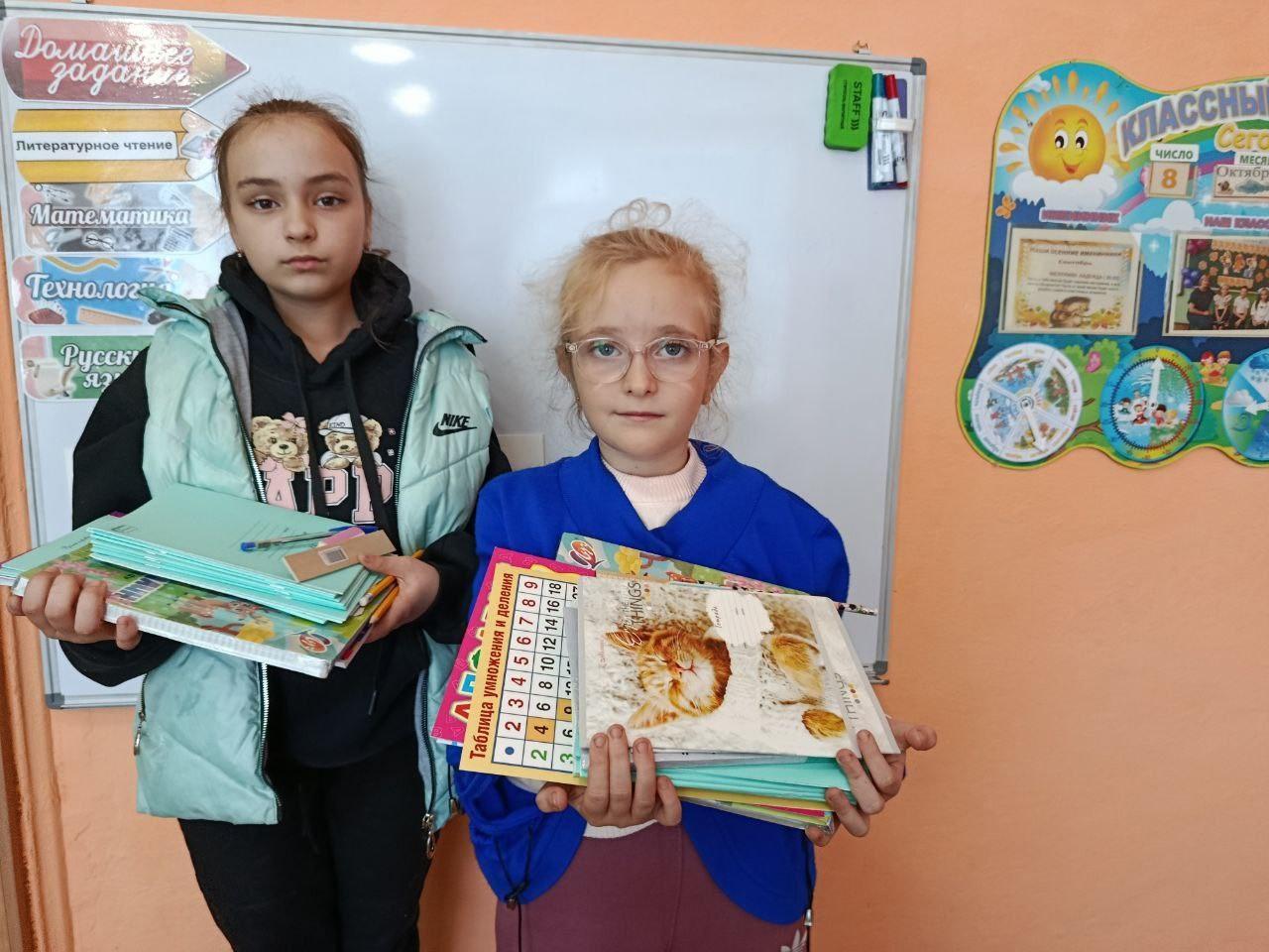 Волонтеры Псковской области привезли канцтовары и учебники для школьников Бердянского района Волонтеры Псковской области привезли канцтовары и учебники для школьников Бердянского района