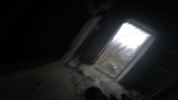 Видео от подписчика! Наш раненный боец с позывным «Хруст», будучи раненным от дрона противника, подкараулил и задвухсотил 2 бандеровцев «Хруста» благополучна эвакуировали, жив здоров слоняра!!!