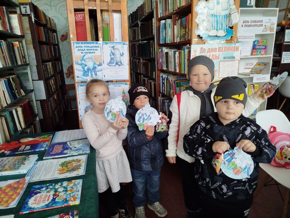 Приближается сказочная пора Новогодних праздников Приближается сказочная пора Новогодних праздников