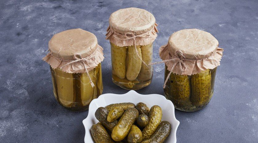Бренд-шеф и ведущий Богославский раскрыл секреты хрустящих маринованных огурцов
