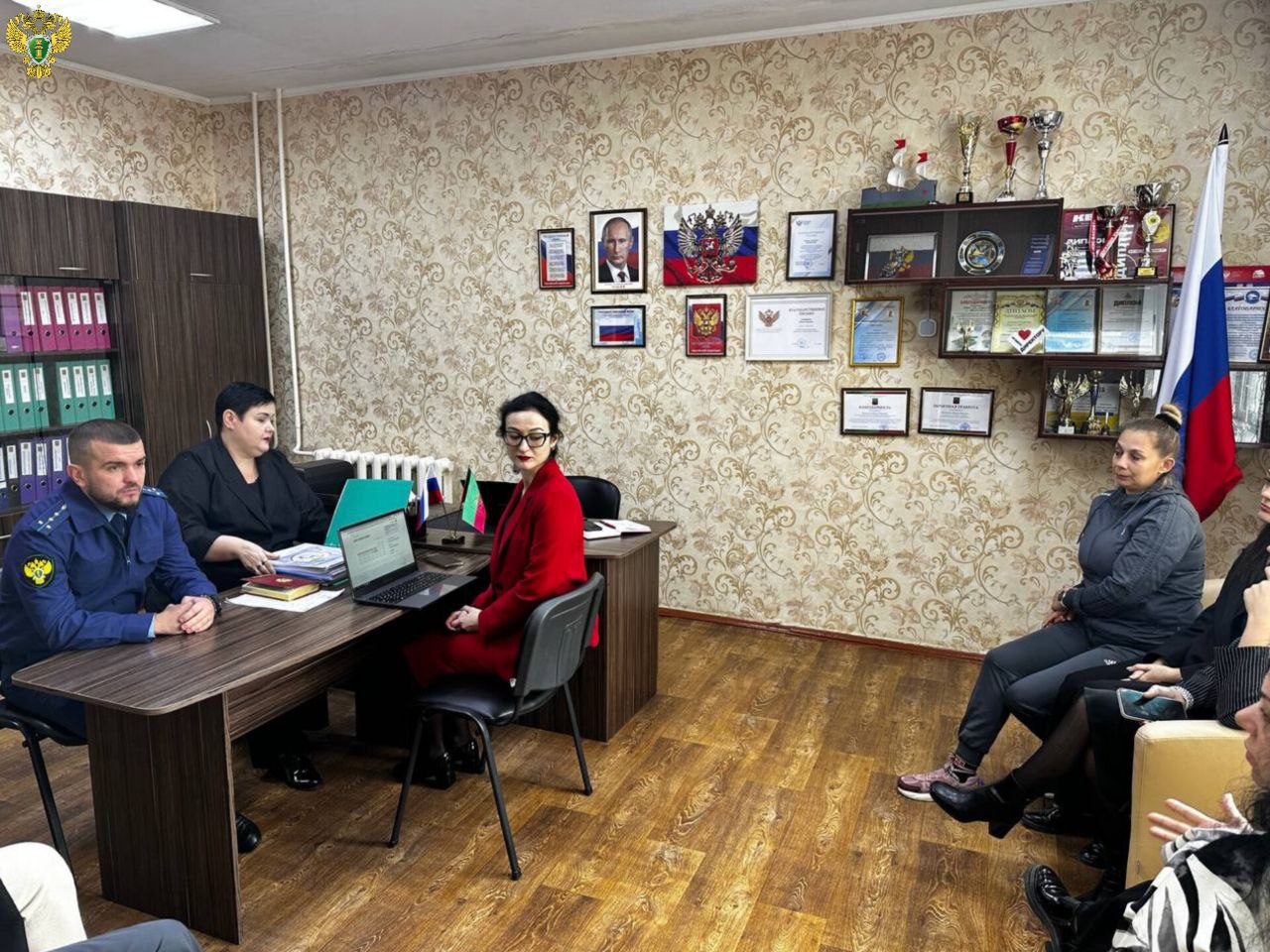 Представитель прокуратуры города Мелитополя оценил безопасность и качество горячего питания учащихся в образовательном учреждении Представитель прокуратуры города Мелитополя оценил безопасность и качество горячего питания учащихся в образовательном учреждении