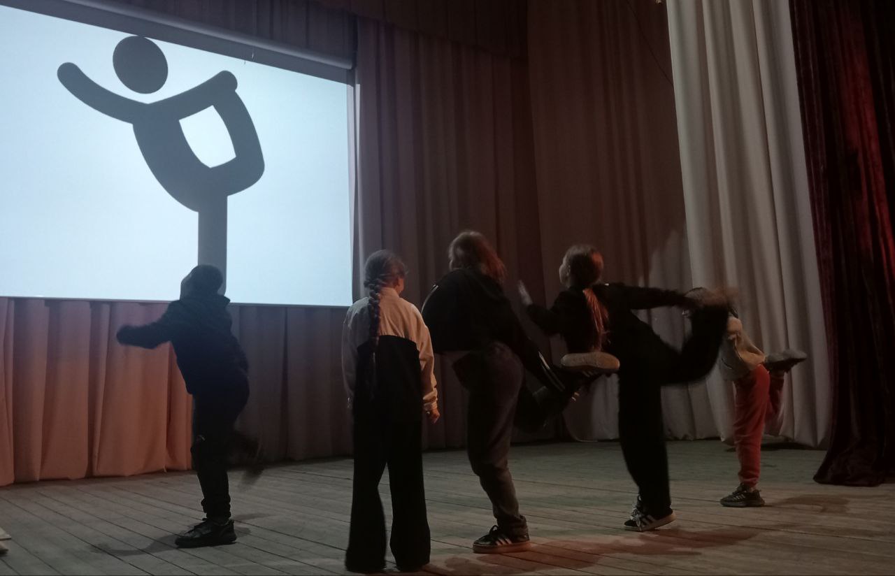 Во Владимировском СДК состоялась Развлекательная программа для детей младшего школьного возраста «Вместе весело танцевать», посвященная Дню ребенка Во Владимировском СДК состоялась Развлекательная программа для детей младшего школьного возраста «Вместе весело танцевать», посвященная Дню ребенка