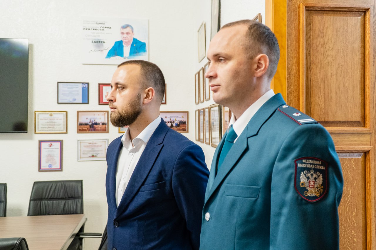 Сергей Золотарёв: В День работника налоговых органов России вручил благодарности сотрудникам Межрайонной ИФНС России №1 по Запорожской области Сергей Золотарёв: В День работника налоговых органов России вручил благодарности сотрудникам Межрайонной ИФНС России №1 по Запорожской области