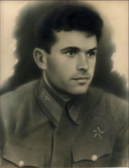 ИВАН АНТОНОВИЧ МАНОЙЛОВ (1910 года — 1942 года) — старший лейтенант, Герой Советского Союза (1943) ИВАН АНТОНОВИЧ МАНОЙЛОВ (1910 года — 1942 года) — старший лейтенант, Герой Советского Союза (1943)