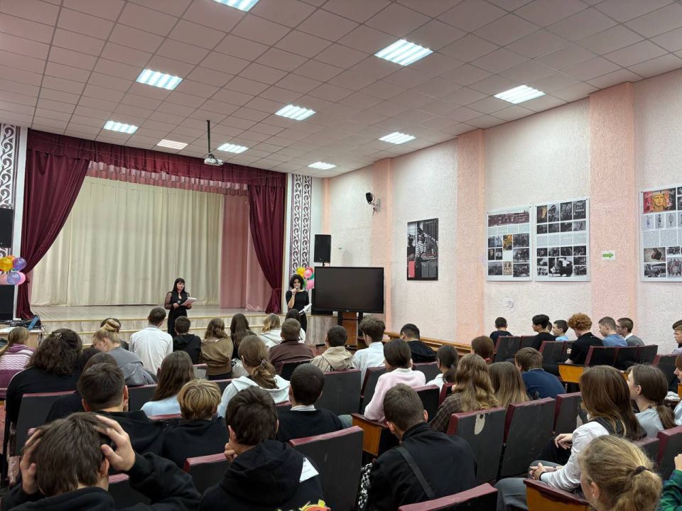 Сотрудники Приазовского Дома культуры провели познавательную беседу "Я и мои права" ко Всемирному дню правовой помощи детям, для учащихся 8-х классов Приазовской СОШ №9 Сотрудники Приазовского Дома культуры провели познавательную беседу "Я и мои права" ко Всемирному дню правовой помощи детям, для учащихся 8-х классов Приазовской СОШ №9