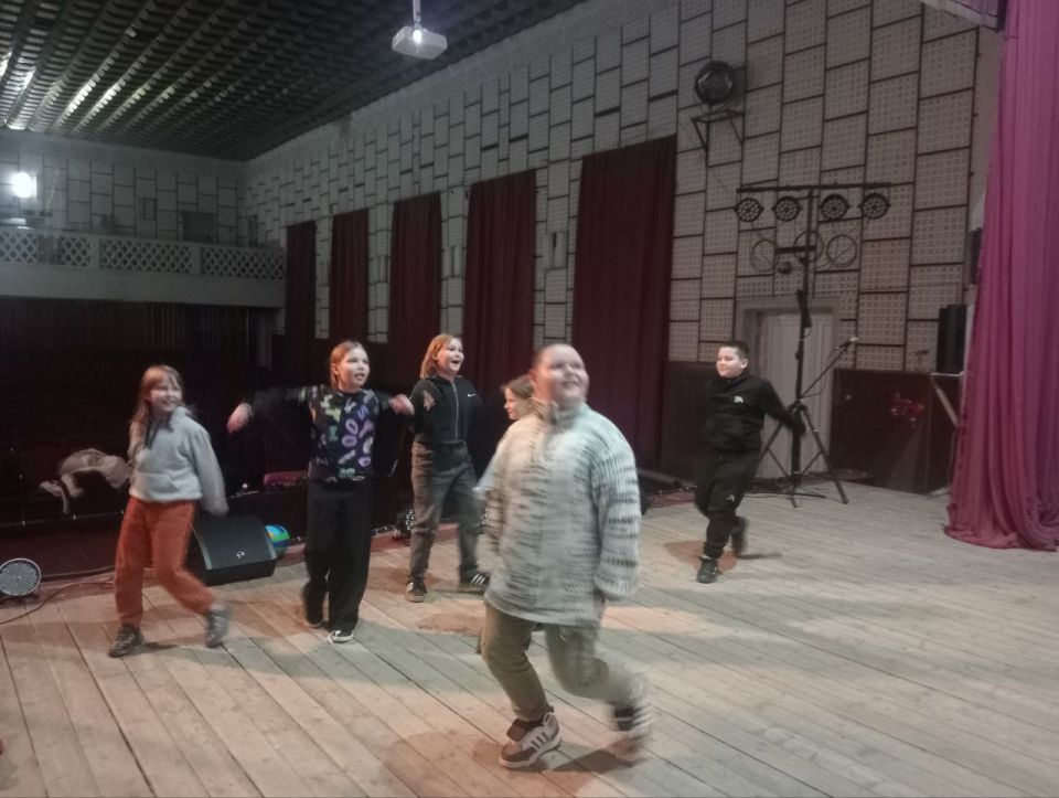 Во Владимировском СДК состоялась Развлекательная программа для детей младшего школьного возраста «Вместе весело танцевать», посвященная Дню ребенка Во Владимировском СДК состоялась Развлекательная программа для детей младшего школьного возраста «Вместе весело танцевать», посвященная Дню ребенка