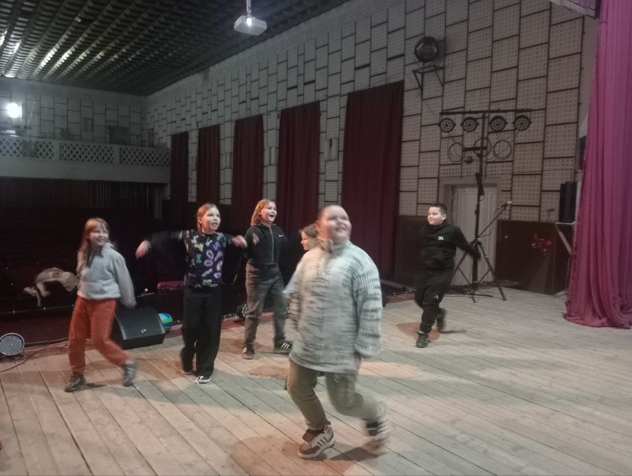 Во Владимировском СДК состоялась Развлекательная программа для детей младшего школьного возраста «Вместе весело танцевать», посвященная Дню ребенка Во Владимировском СДК состоялась Развлекательная программа для детей младшего школьного возраста «Вместе весело танцевать», посвященная Дню ребенка