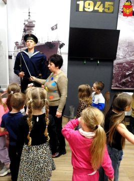 В пятницу, 21 ноября, Приморский краеведческий музей принимал маленьких и очень любознательных посетителей - воспитанников старшей группы городского детского сада "Ивушка"