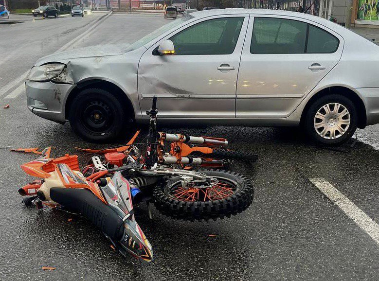 Сотрудники полиции проводят проверку по факту дорожно-транспортного происшествия, в котором пострадал несовершеннолетний водитель