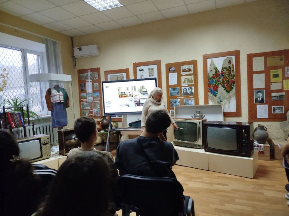 21 ноября в МБУ "Приазовский краеведческий музей" было проведено мероприятие, посвящённое Всемирному дню телевидения 21 ноября в МБУ "Приазовский краеведческий музей" было проведено мероприятие, посвящённое Всемирному дню телевидения