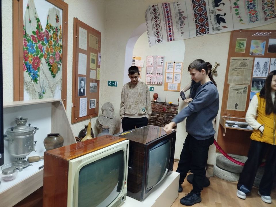 21 ноября в МБУ "Приазовский краеведческий музей" было проведено мероприятие, посвящённое Всемирному дню телевидения 21 ноября в МБУ "Приазовский краеведческий музей" было проведено мероприятие, посвящённое Всемирному дню телевидения
