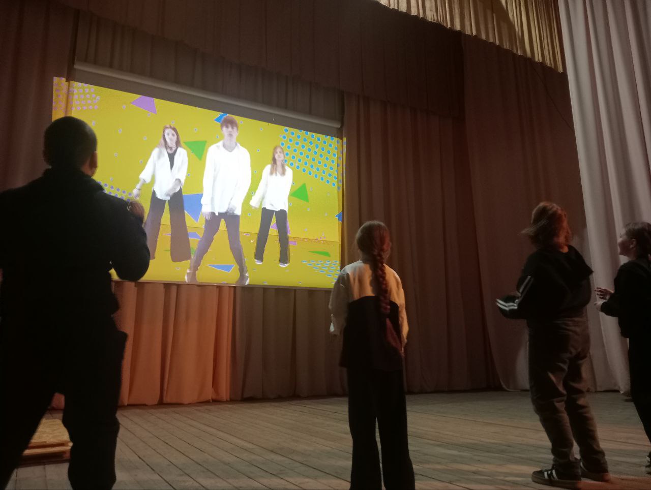 Во Владимировском СДК состоялась Развлекательная программа для детей младшего школьного возраста «Вместе весело танцевать», посвященная Дню ребенка