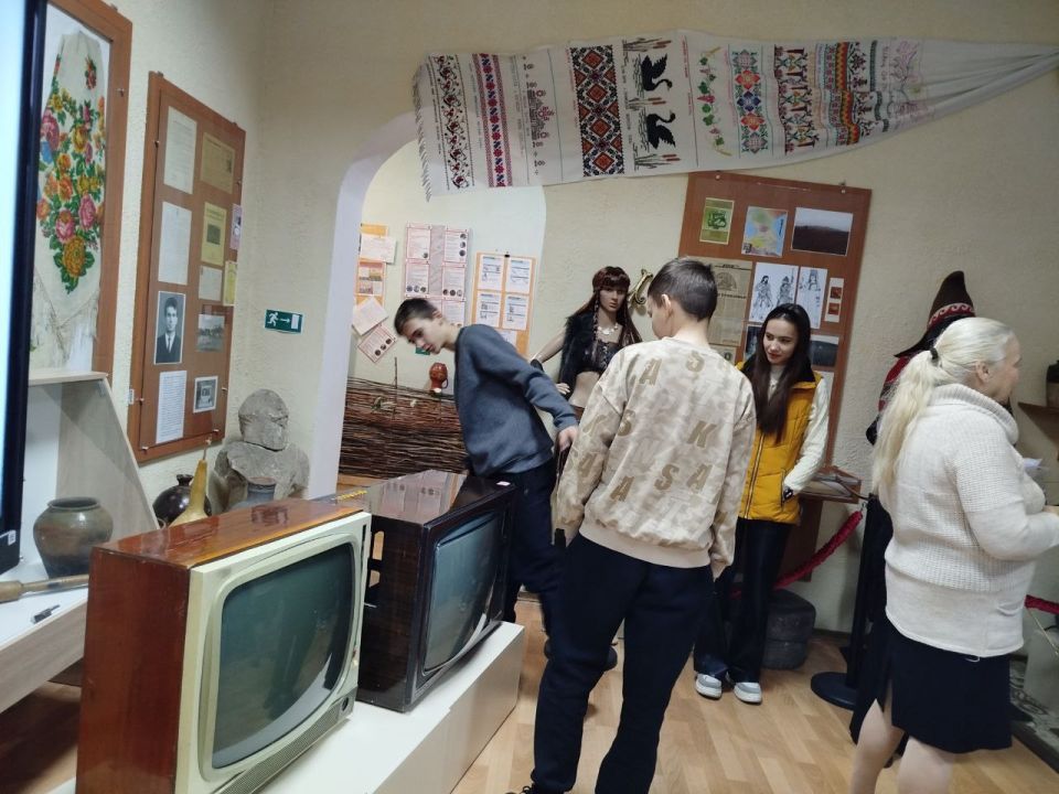 21 ноября в МБУ "Приазовский краеведческий музей" было проведено мероприятие, посвящённое Всемирному дню телевидения 21 ноября в МБУ "Приазовский краеведческий музей" было проведено мероприятие, посвящённое Всемирному дню телевидения