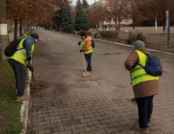 На протяжении этой рабочей недели сотрудники МУП УК «Контакт» выполнили целый комплекс работ по благоустройству Токмака