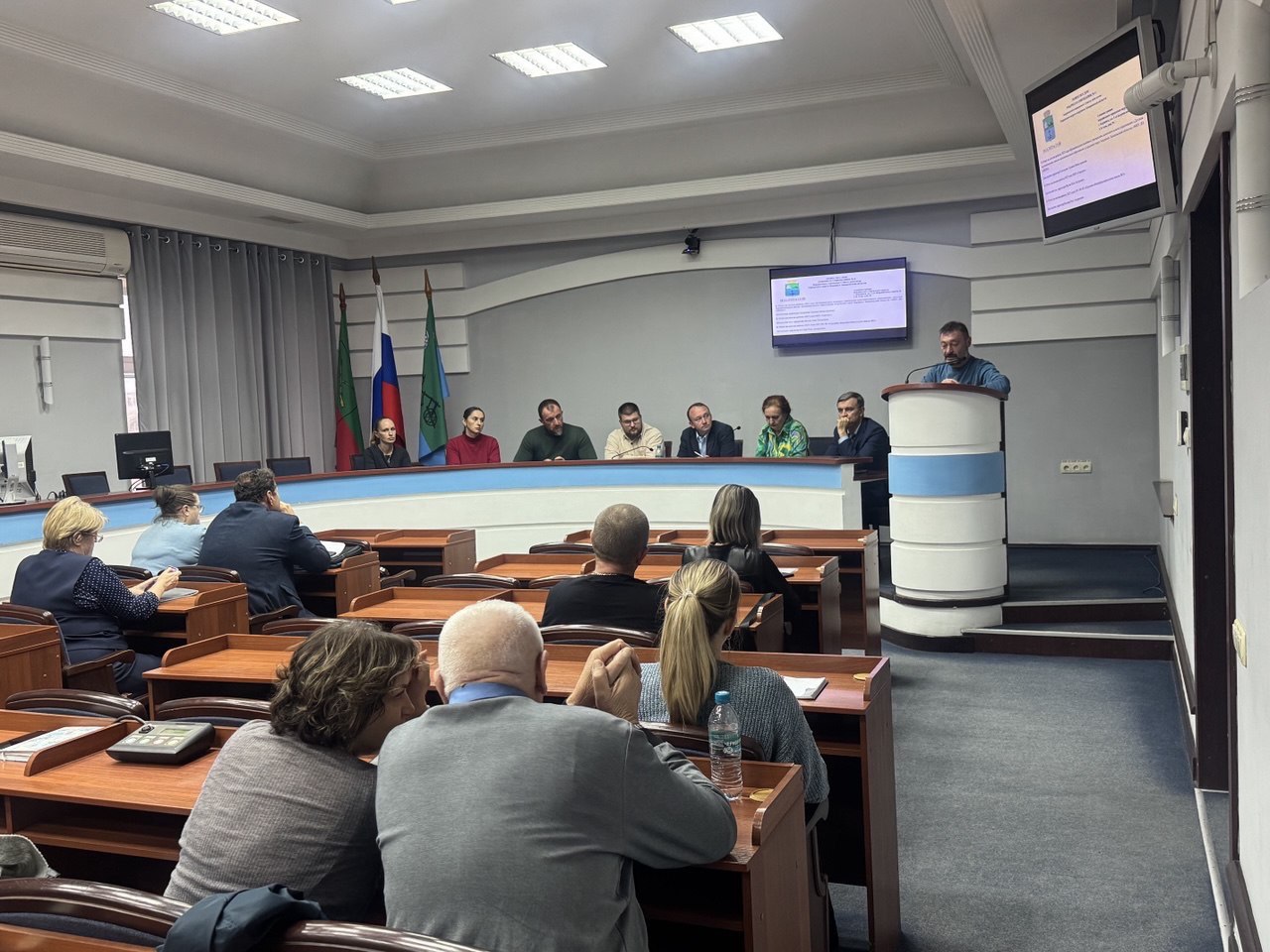 Депутаты заслушали отчет о работе "Горсвета", школы №3 и художественной школы