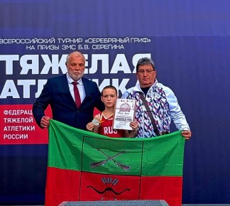 Отличные новости с первого дня Всероссийских соревнований «Серебряный гриф» по тяжёлой атлетике, проходящих в Туле!