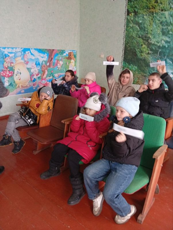 " Под защитой закона". В рамках Всероссийского дня правовой помощи детям в Шевченковском Доме культуры прошёл познавательный час " Под защитой закона" " Под защитой закона". В рамках Всероссийского дня правовой помощи детям в Шевченковском Доме культуры прошёл познавательный час " Под защитой закона"