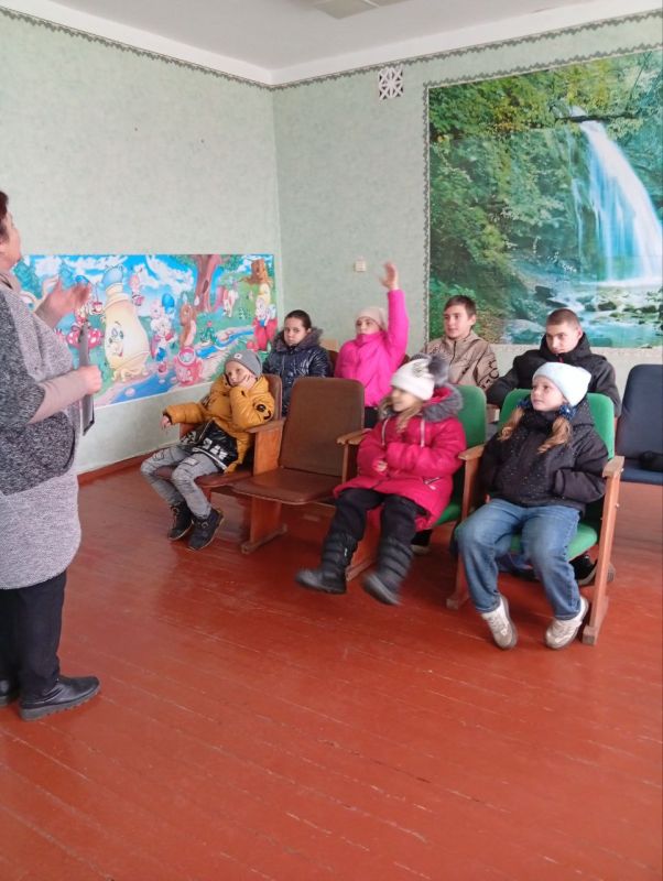 " Под защитой закона". В рамках Всероссийского дня правовой помощи детям в Шевченковском Доме культуры прошёл познавательный час " Под защитой закона" " Под защитой закона". В рамках Всероссийского дня правовой помощи детям в Шевченковском Доме культуры прошёл познавательный час " Под защитой закона"