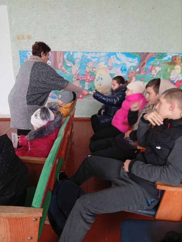 " Под защитой закона". В рамках Всероссийского дня правовой помощи детям в Шевченковском Доме культуры прошёл познавательный час " Под защитой закона" " Под защитой закона". В рамках Всероссийского дня правовой помощи детям в Шевченковском Доме культуры прошёл познавательный час " Под защитой закона"