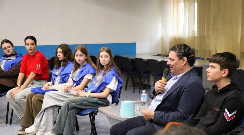 Молодежь Энергодара встретилась с директором Запорожской АЭС Юрием Черничуком