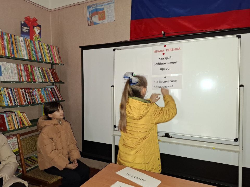 Сегодня в Богдановской сельской библиотеке прошел информационно - правовой час под названием «Знание права нам необходимо» Сегодня в Богдановской сельской библиотеке прошел информационно - правовой час под названием «Знание права нам необходимо»