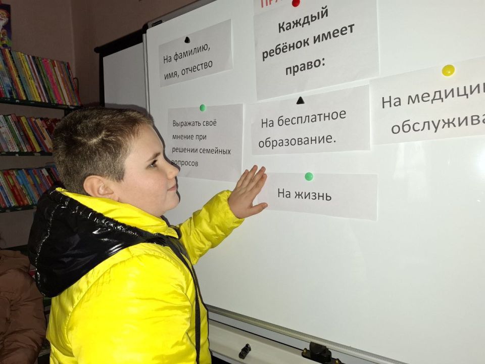 Сегодня в Богдановской сельской библиотеке прошел информационно - правовой час под названием «Знание права нам необходимо» Сегодня в Богдановской сельской библиотеке прошел информационно - правовой час под названием «Знание права нам необходимо»