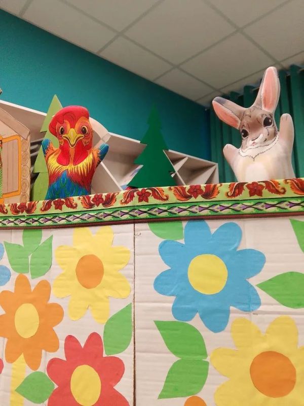 В Новоданиловской сельской библиотеке на экскурсии побывали самые маленькие читатели - слушатели сказок